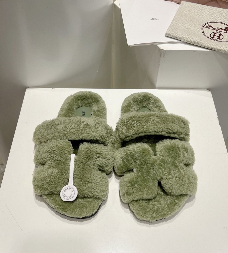 H**mes slippers